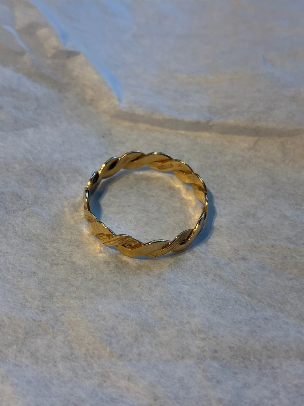 Elegant 14 K Woven Gold Band Ring      Size 7   1.32 Grams